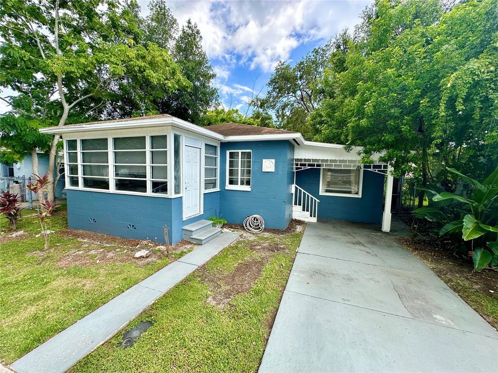 Photo of 762 Paris Avenue S, St Petersburg, FL 33701 (MLS # TB8453771)