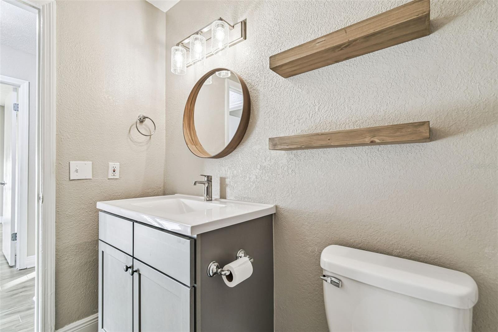 WHISPERING OAKS - Residential