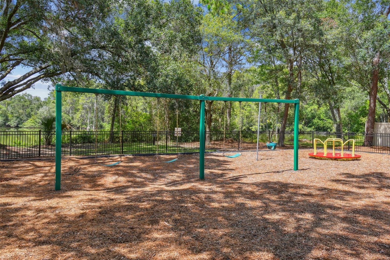 WHISPERING OAKS - Residential