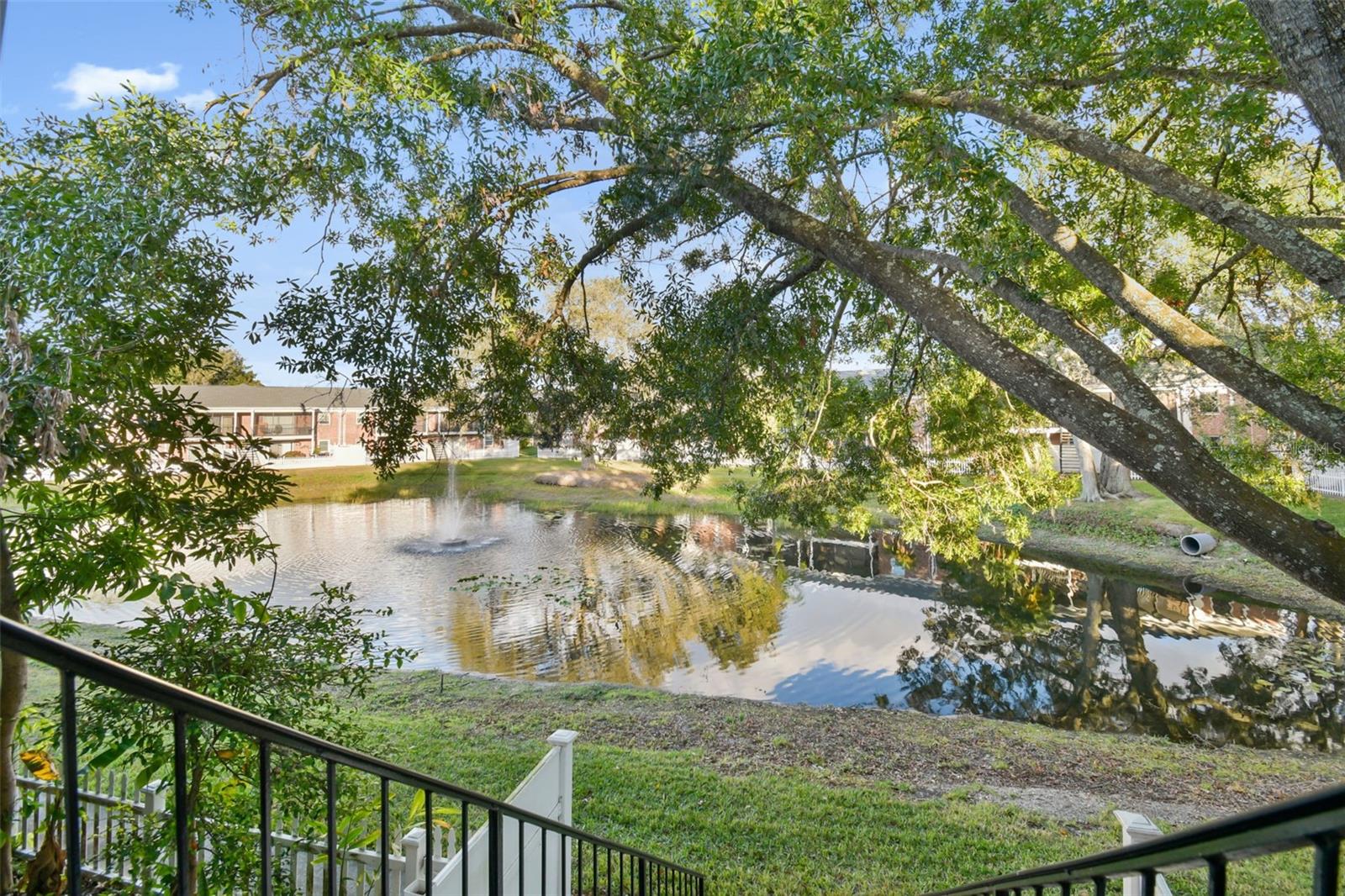 WHISPERING OAKS - Residential