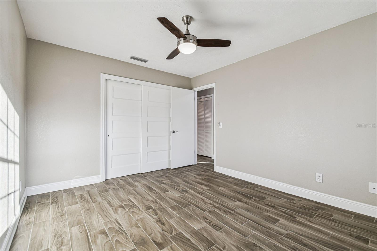 WHISPERING OAKS - Residential