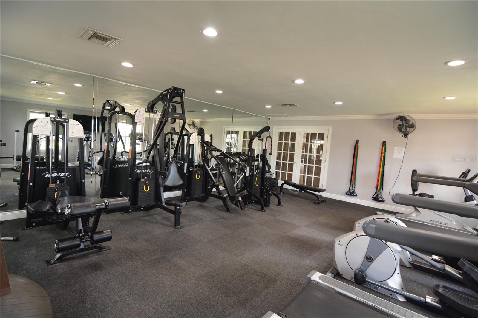 WHISPERING OAKS - Residential