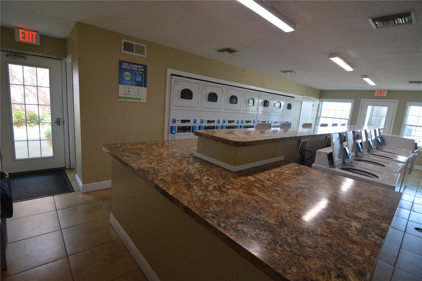 WHISPERING OAKS - Residential