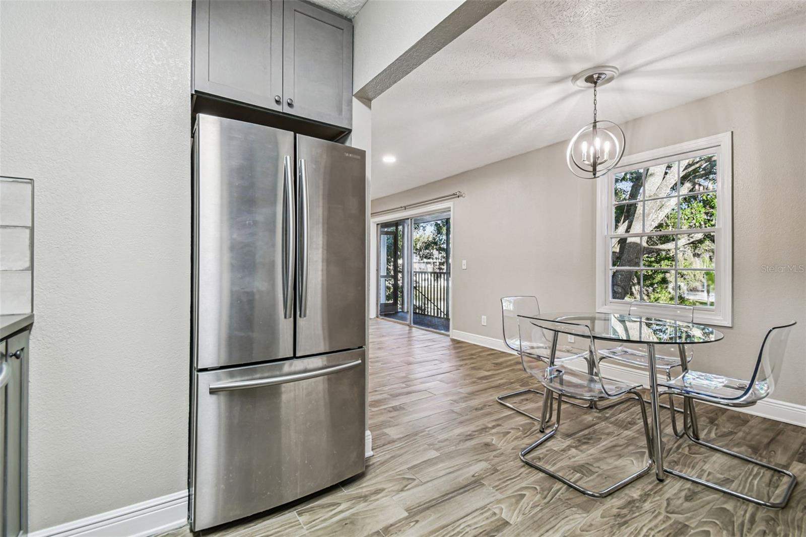 WHISPERING OAKS - Residential