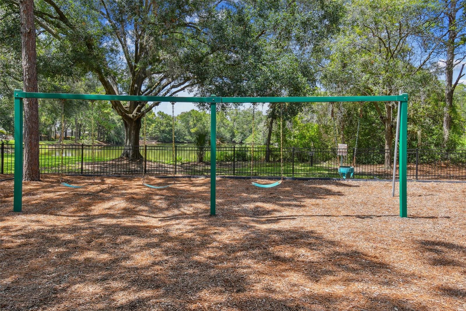 WHISPERING OAKS - Residential