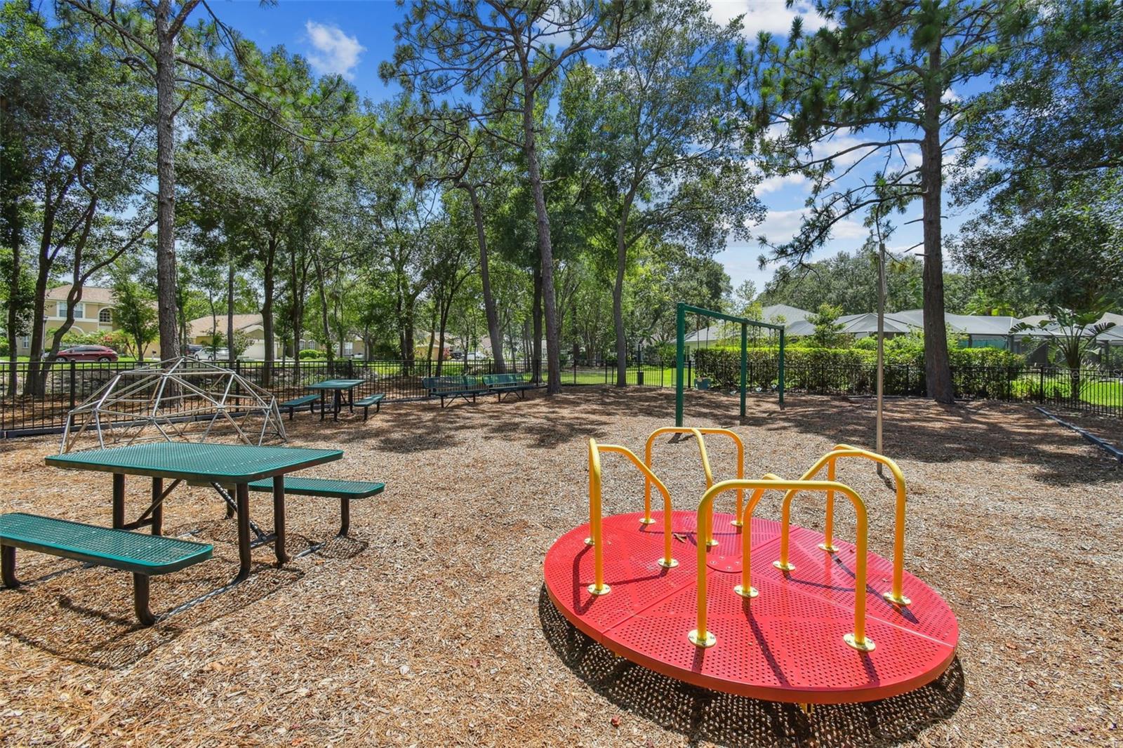 WHISPERING OAKS - Residential