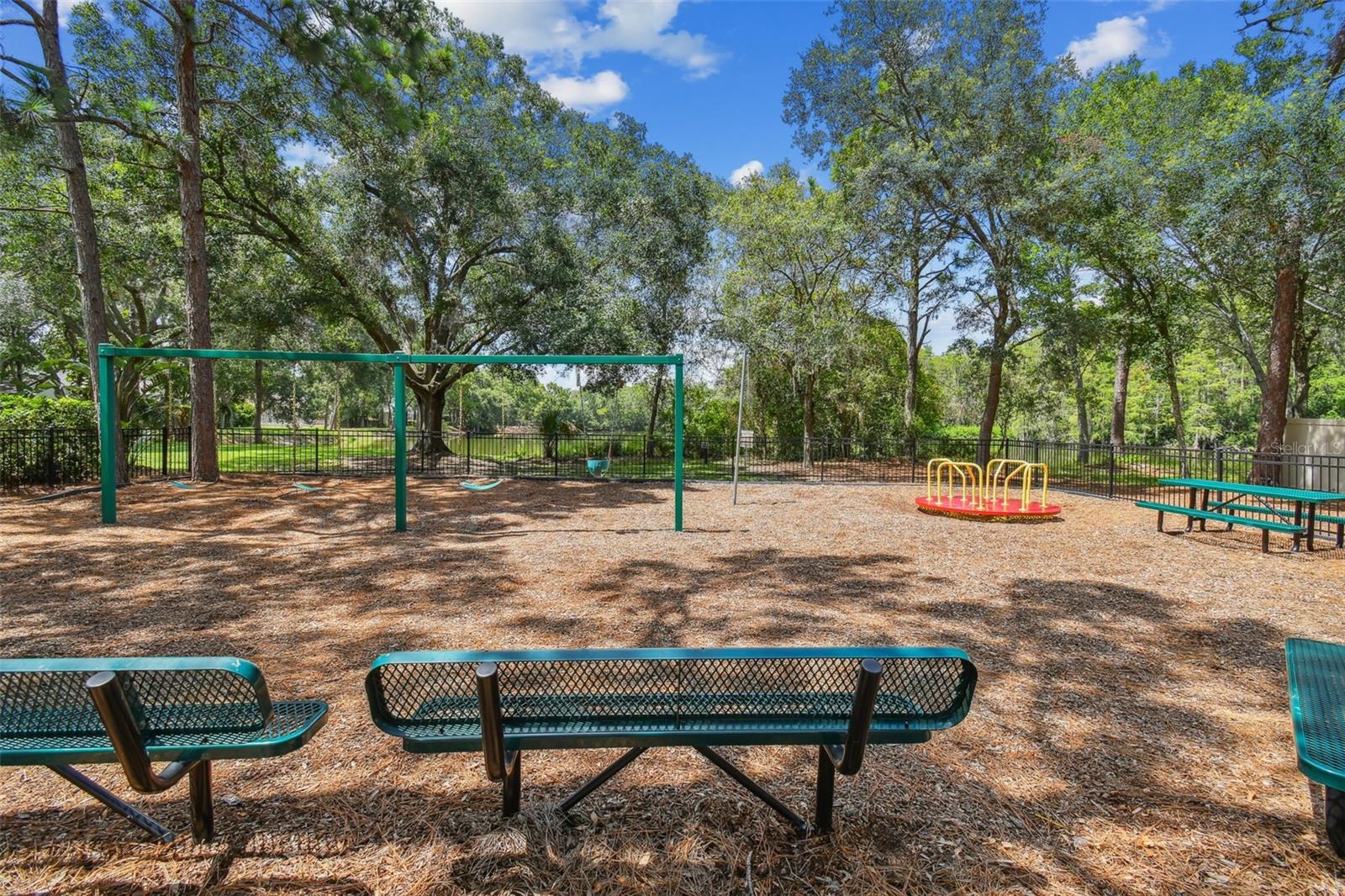 WHISPERING OAKS - Residential