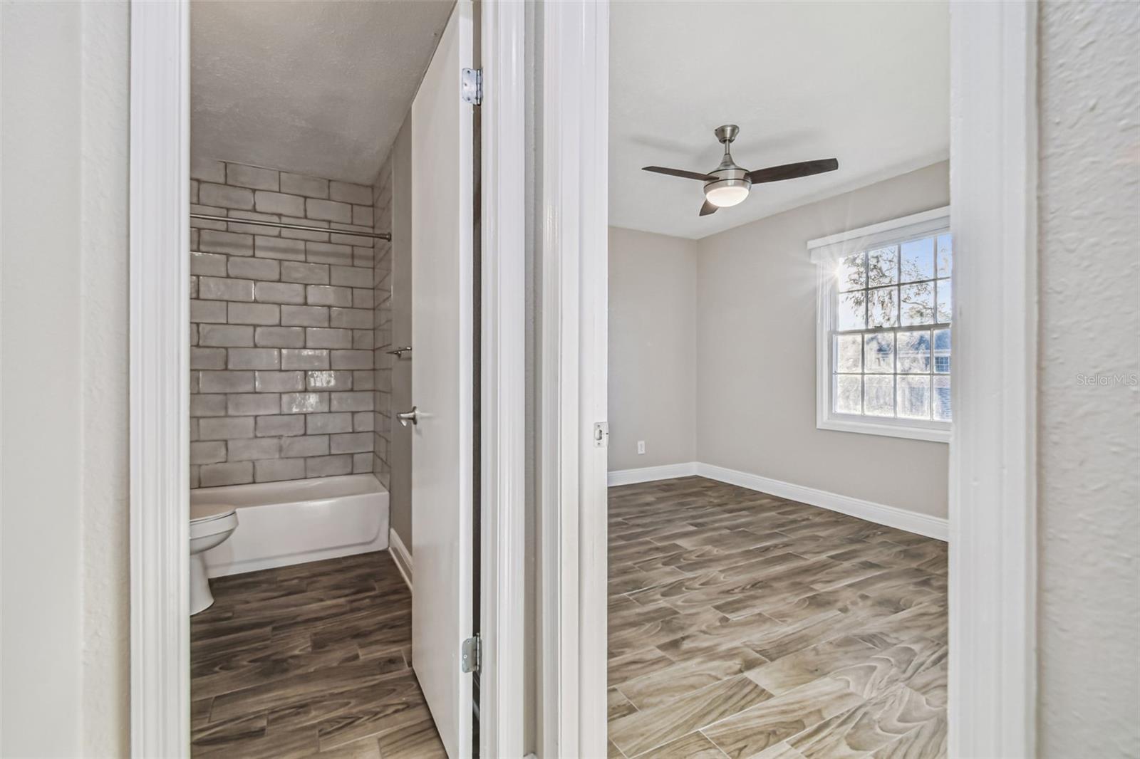 WHISPERING OAKS - Residential