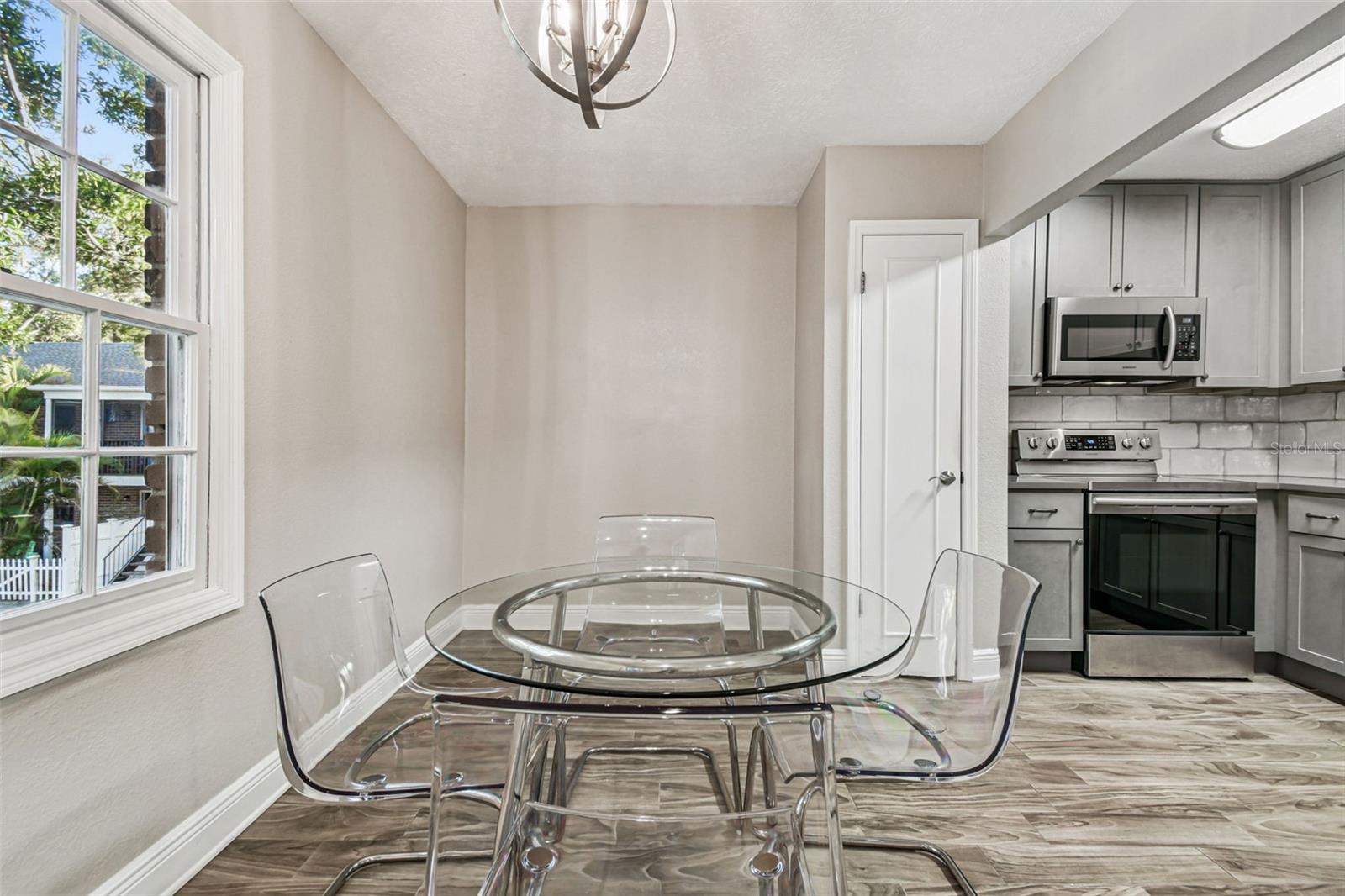 WHISPERING OAKS - Residential