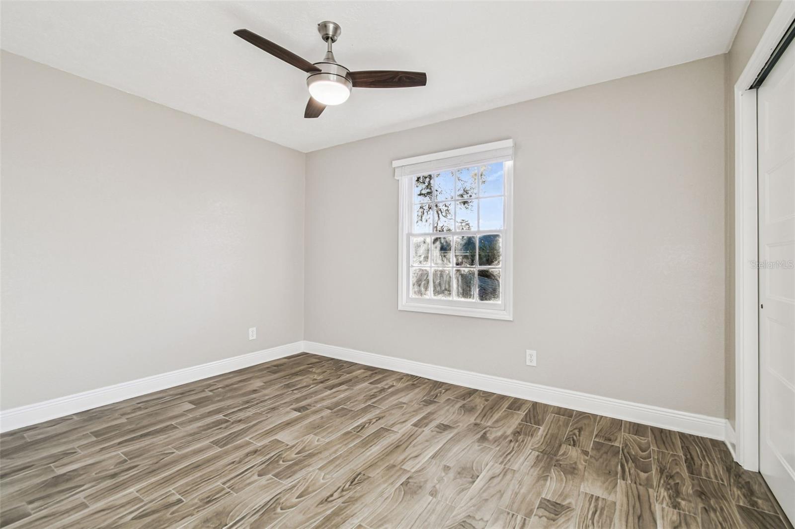 WHISPERING OAKS - Residential