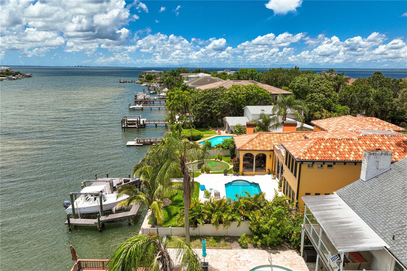 CAROL SHORES - Residential