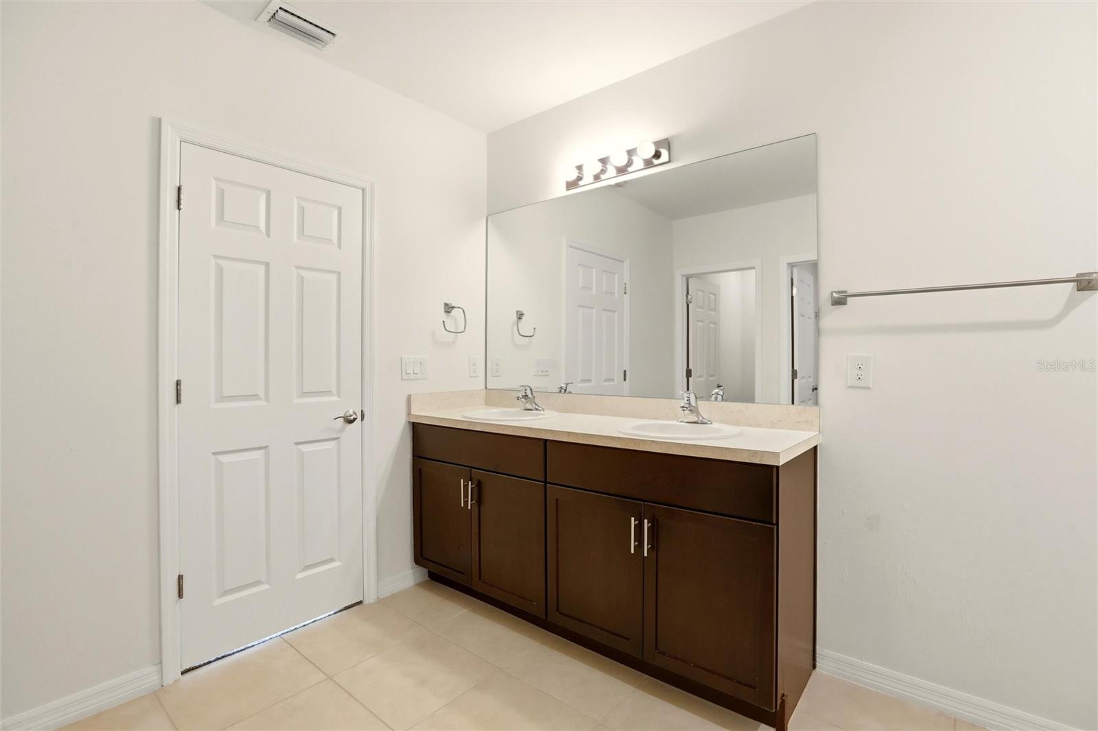 RIVER CLUB - Residential