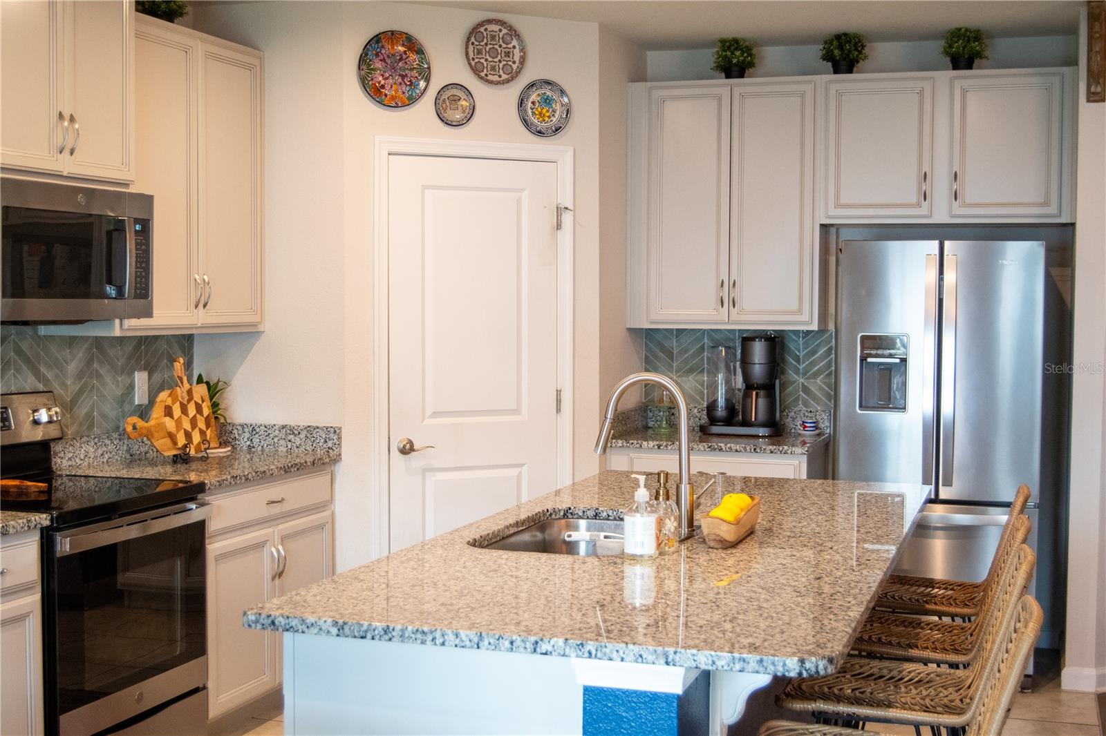 DORA LANDINGS - Residential