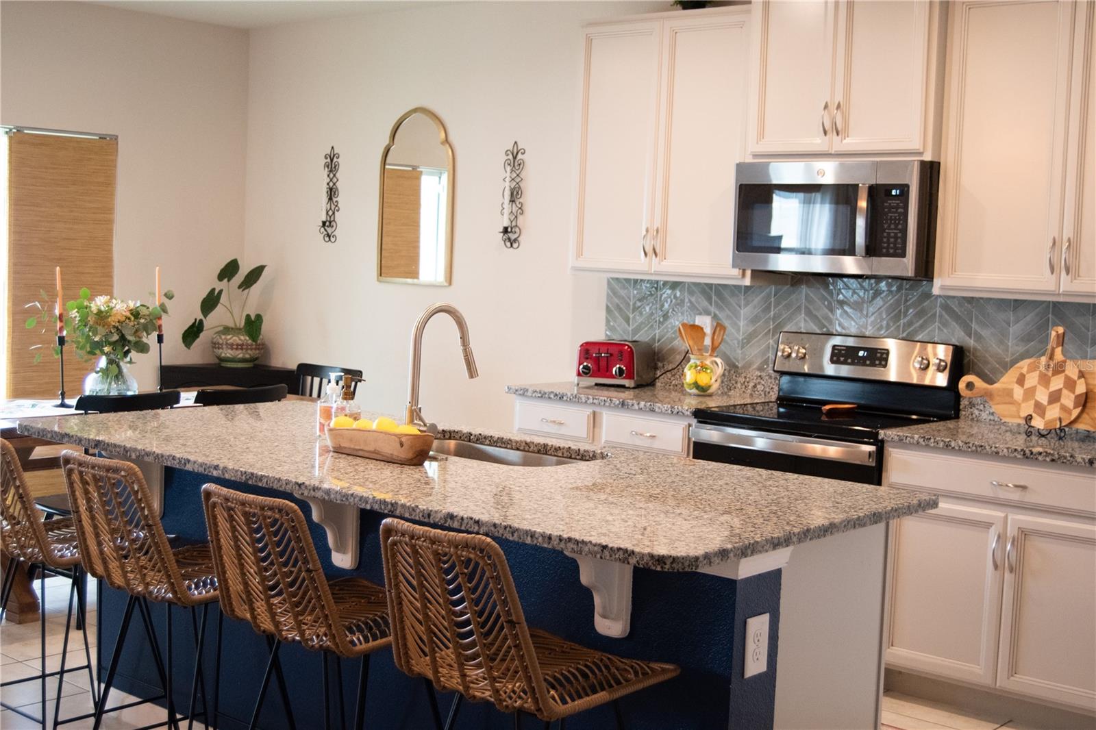 DORA LANDINGS - Residential