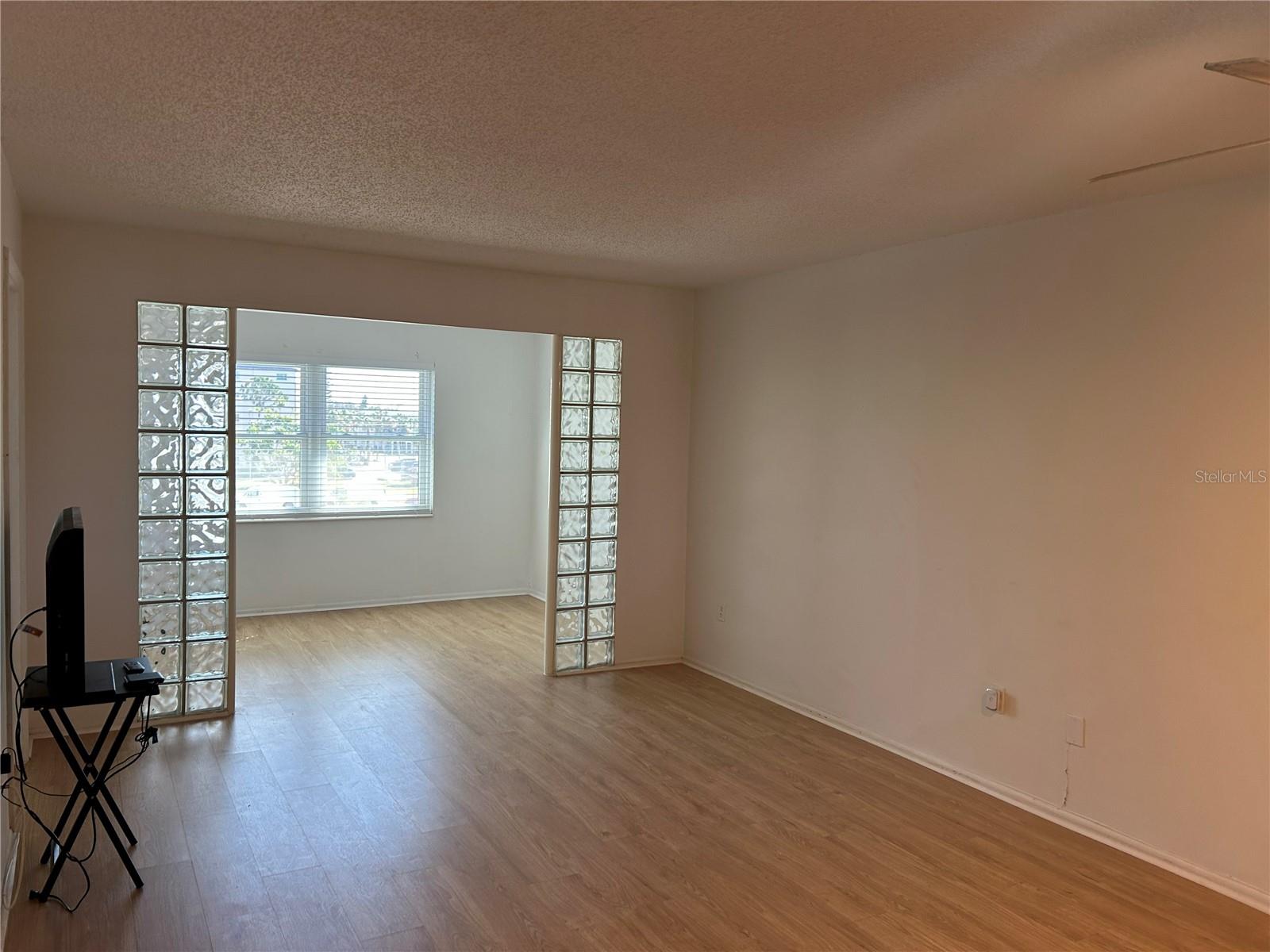 BAYSHORE ON THE LAKE APTS SEC 1 - Residential