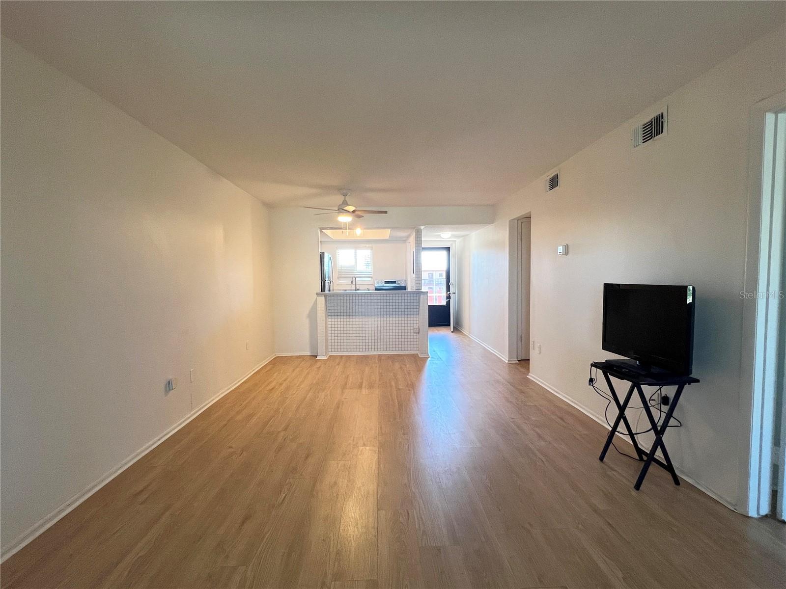 BAYSHORE ON THE LAKE APTS SEC 1 - Residential