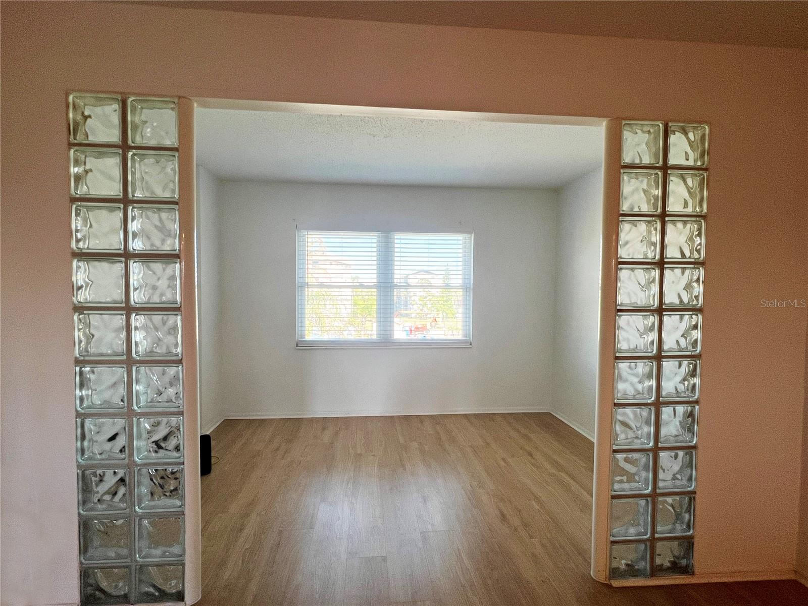 BAYSHORE ON THE LAKE APTS SEC 1 - Residential