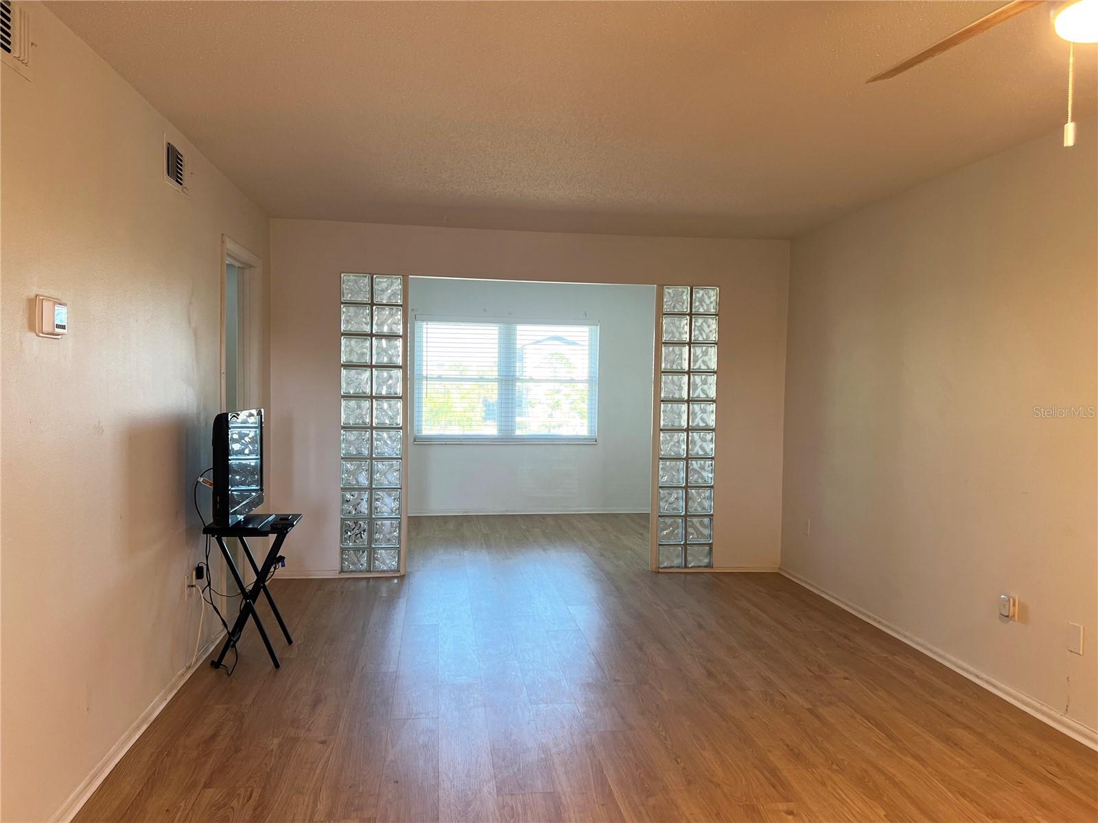 BAYSHORE ON THE LAKE APTS SEC 1 - Residential