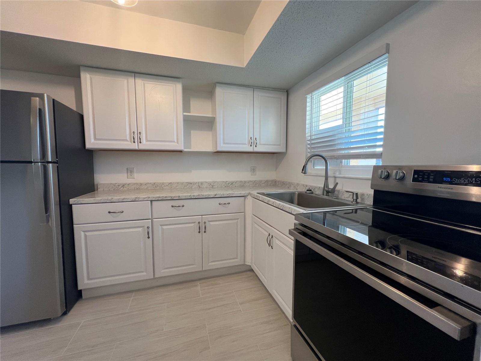 BAYSHORE ON THE LAKE APTS SEC 1 - Residential