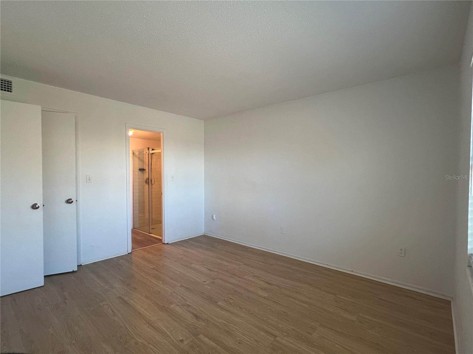 BAYSHORE ON THE LAKE APTS SEC 1 - Residential