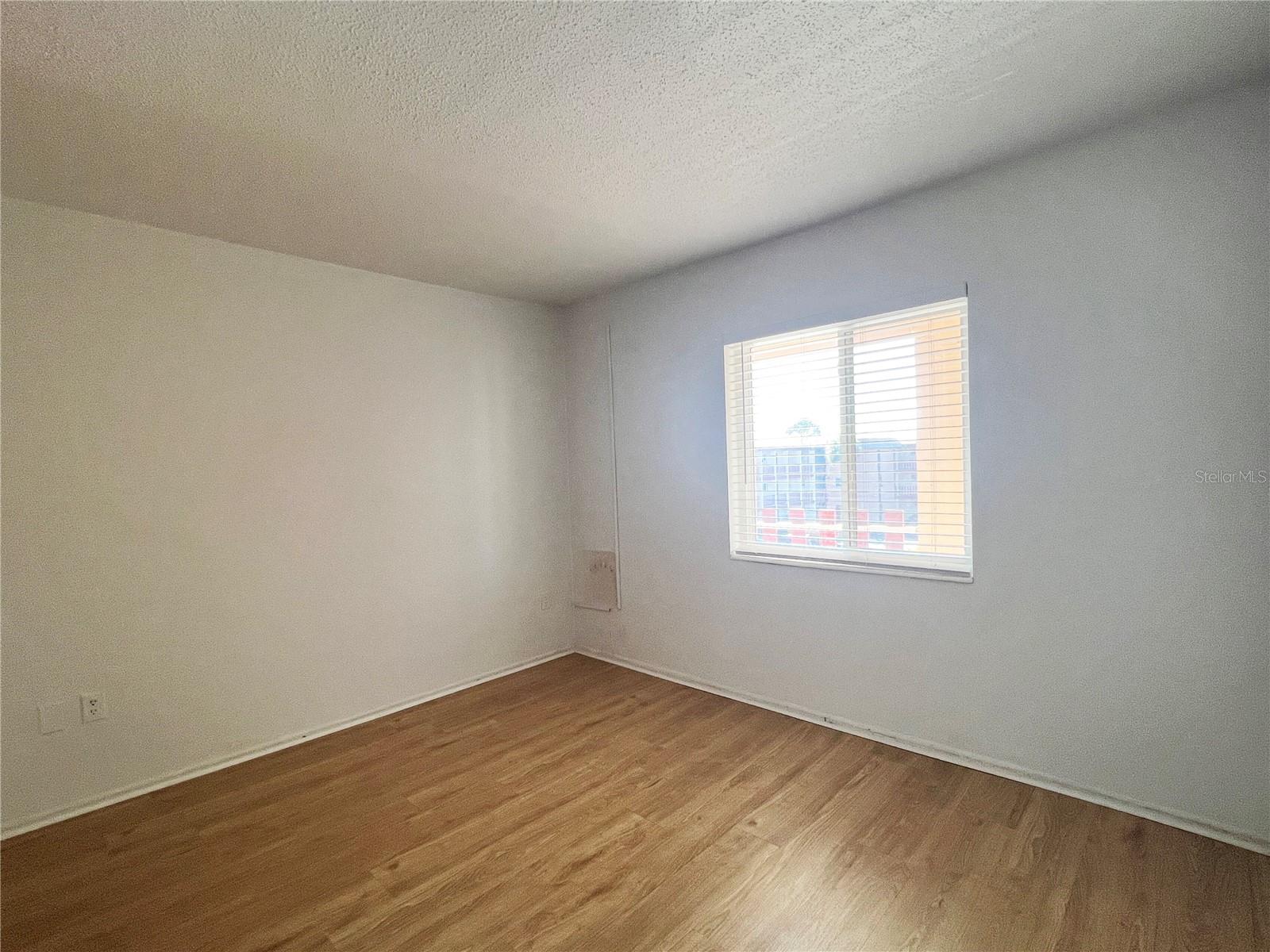 BAYSHORE ON THE LAKE APTS SEC 1 - Residential