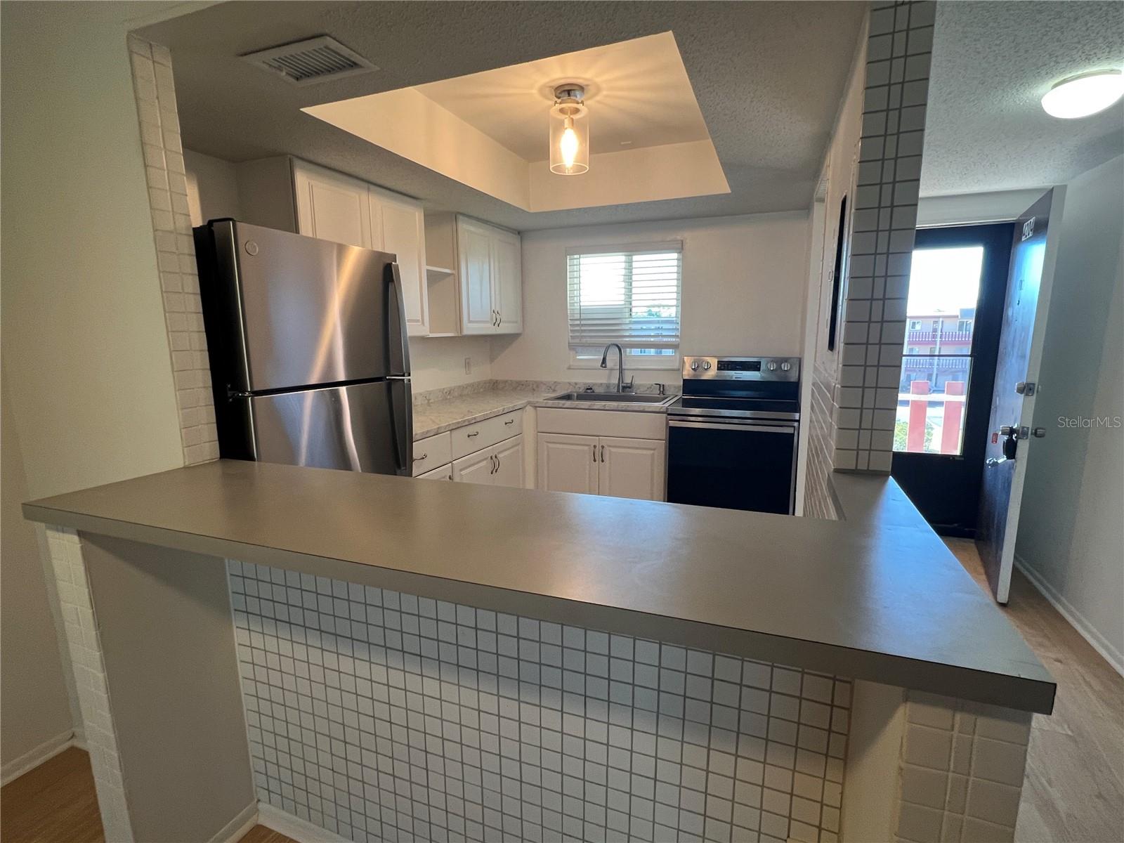 BAYSHORE ON THE LAKE APTS SEC 1 - Residential