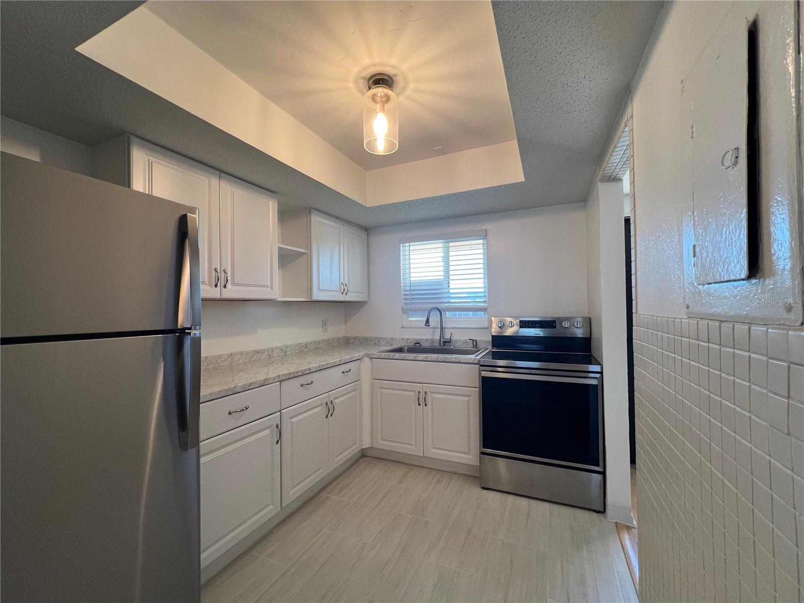 BAYSHORE ON THE LAKE APTS SEC 1 - Residential