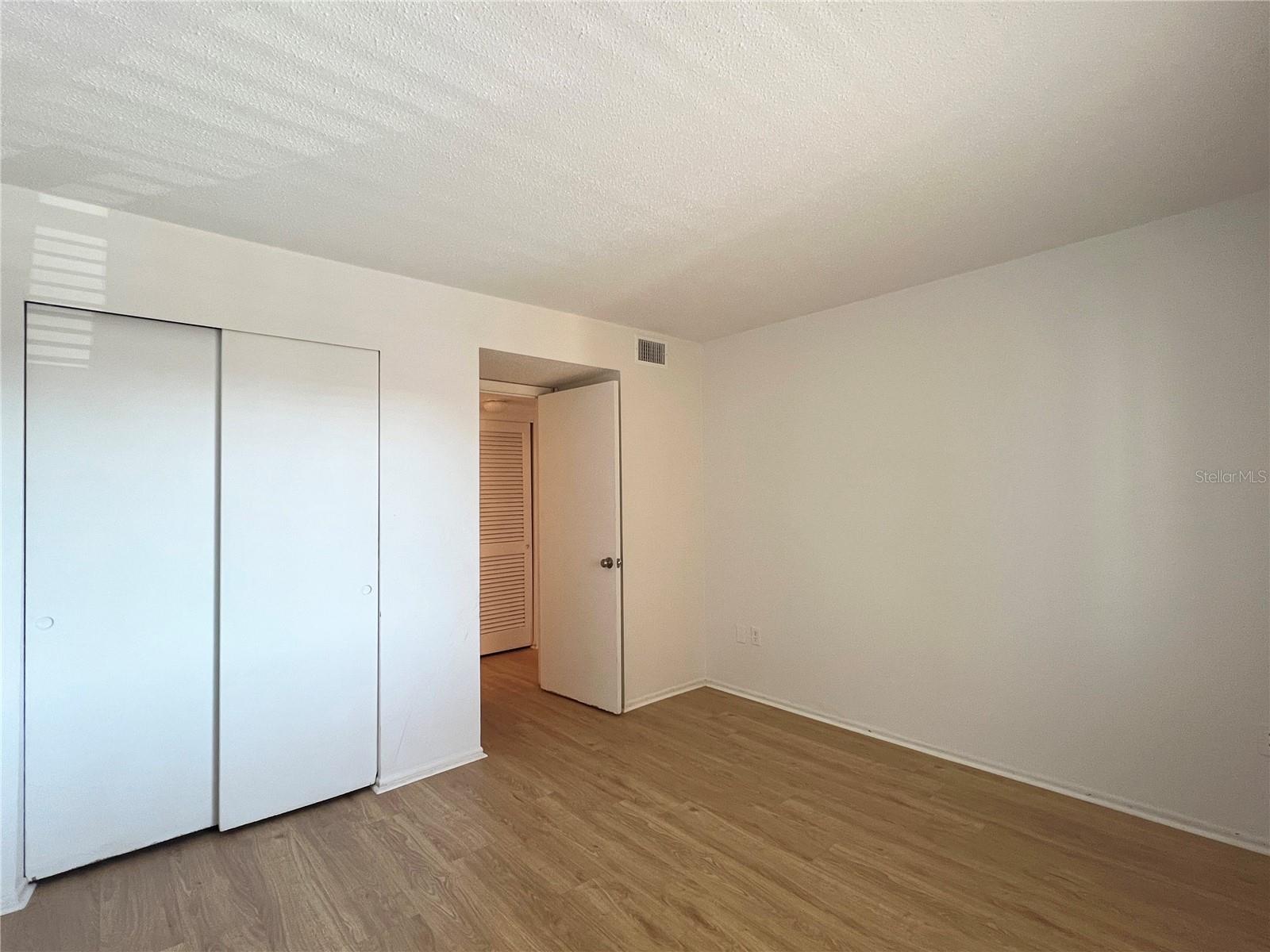 BAYSHORE ON THE LAKE APTS SEC 1 - Residential