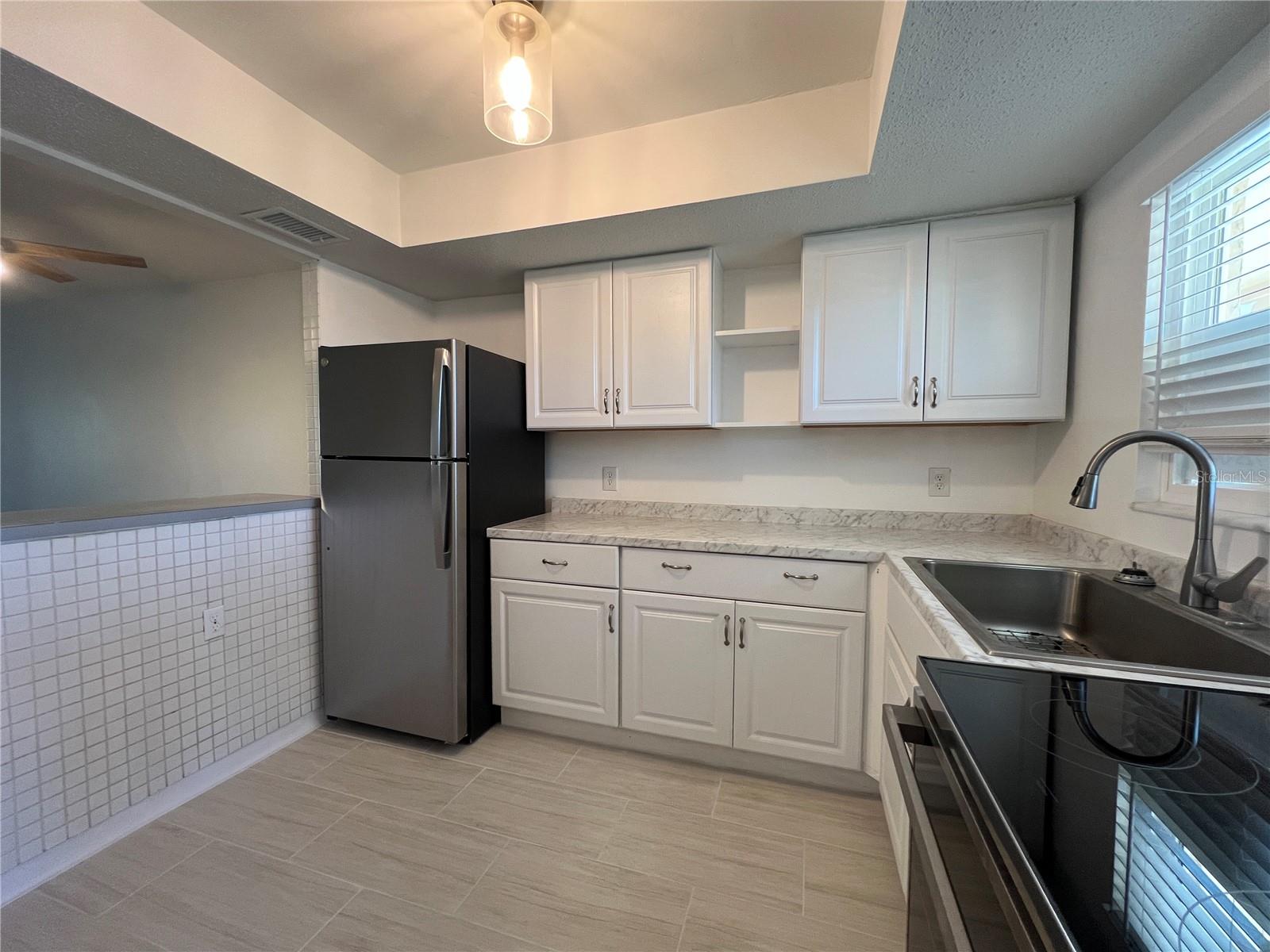 BAYSHORE ON THE LAKE APTS SEC 1 - Residential