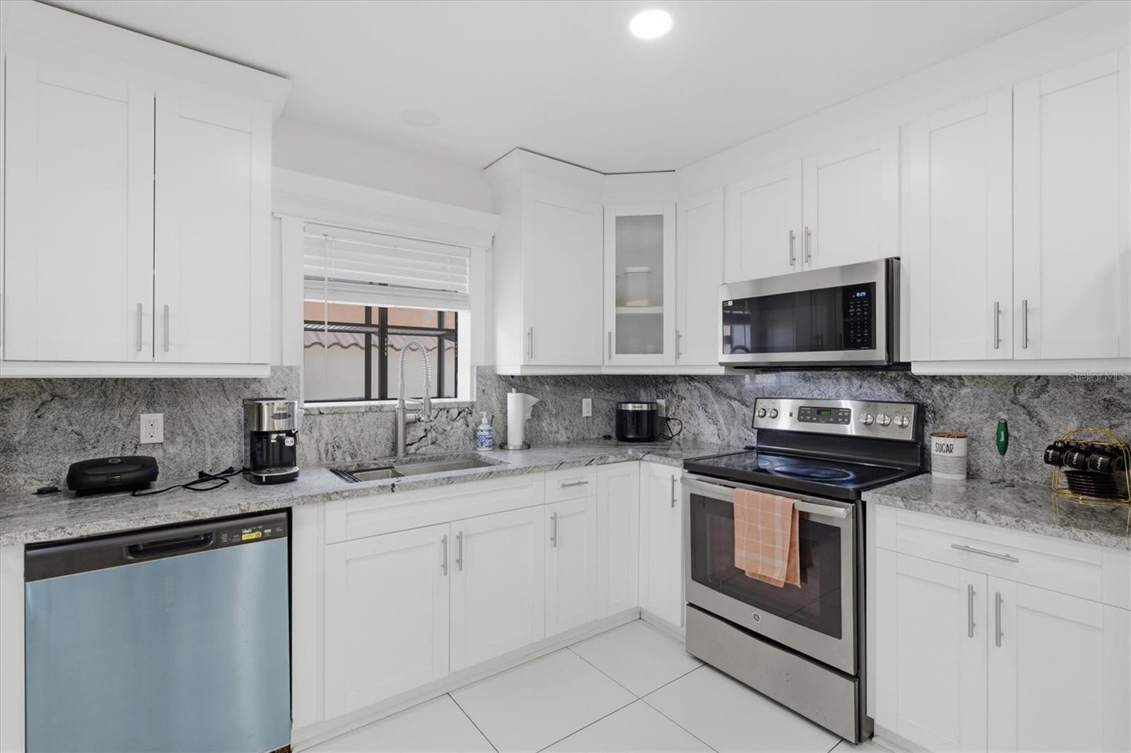 PINE CREST VILLA ADD 4 - Residential