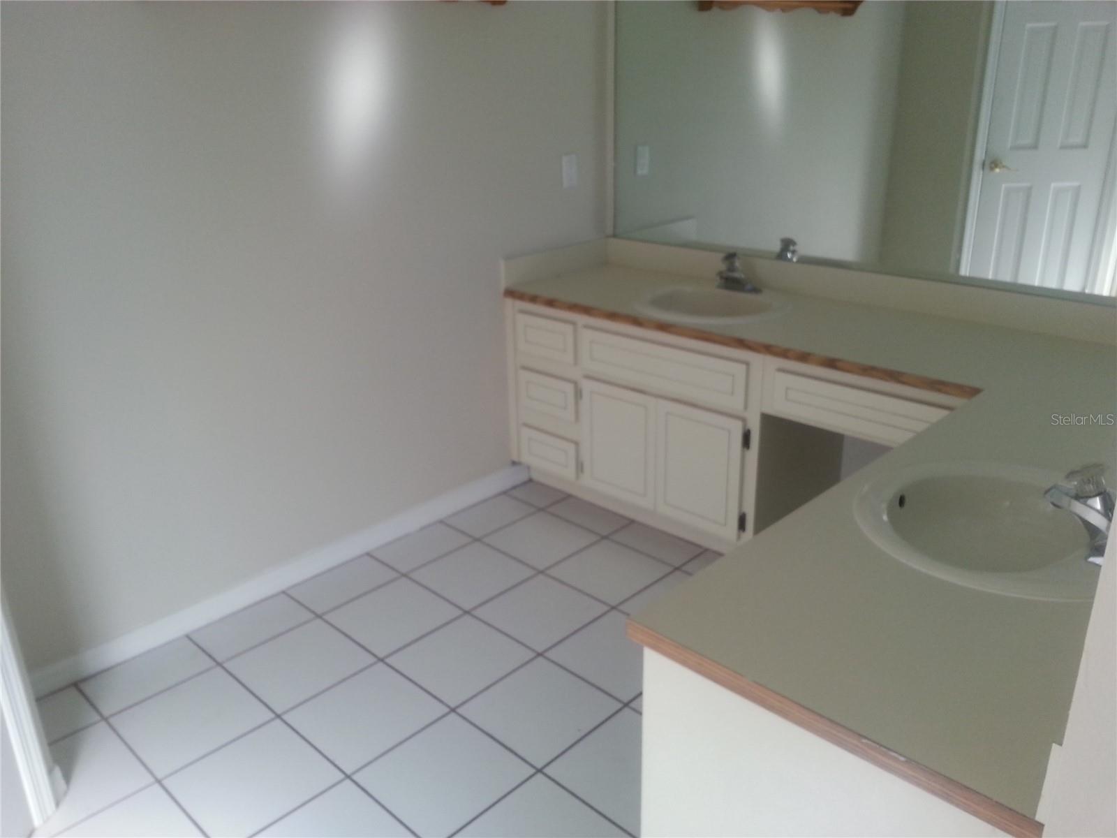 SILVER WOODS PH 02 - Residential Lease