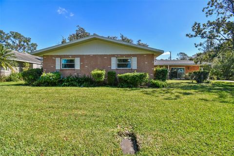 A home in LAKELAND