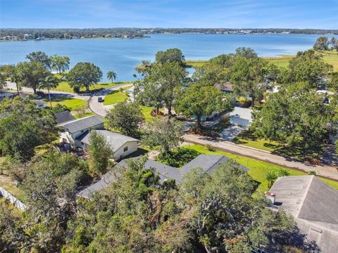 A home in LAKELAND