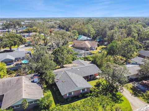 A home in LAKELAND