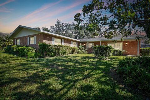 A home in LAKELAND