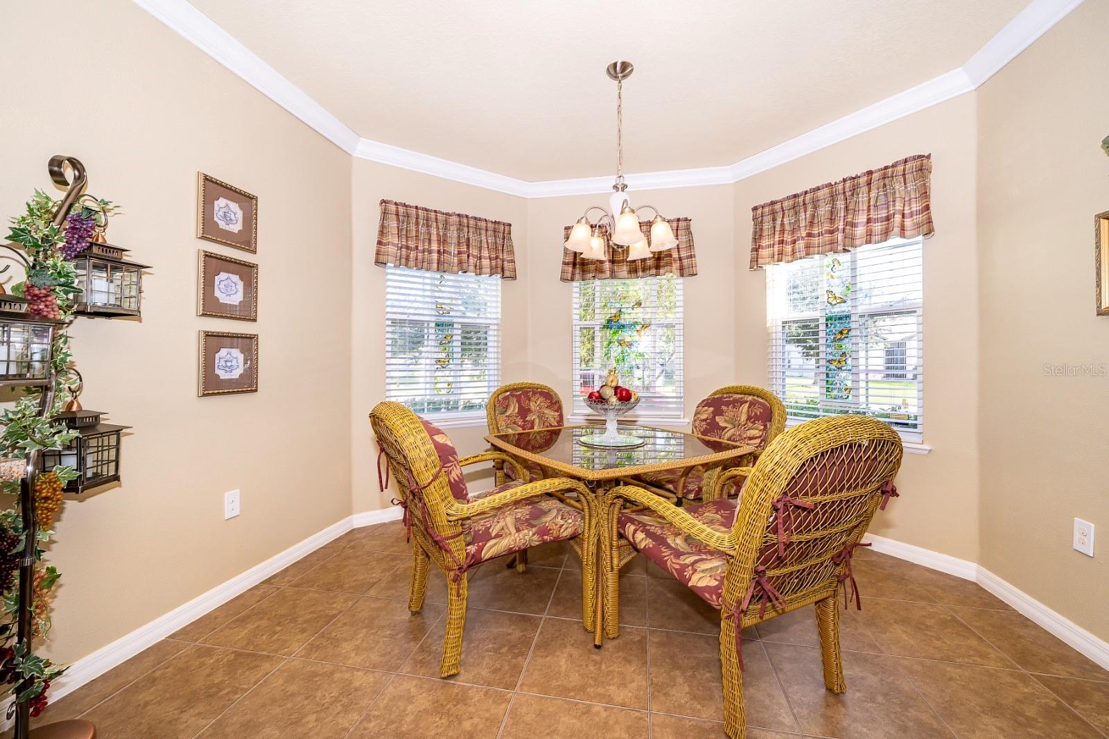 3184 QUEEN ALEXANDRIA DRIVE