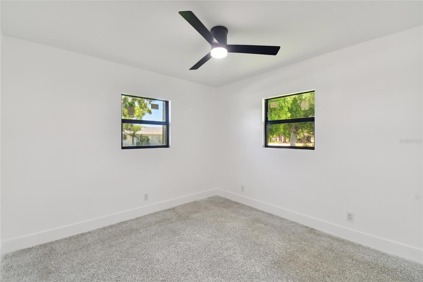 BEACH MANOR - Residential Lease