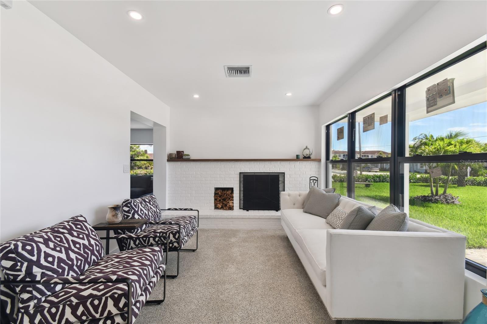 BEACH MANOR - Residential Lease