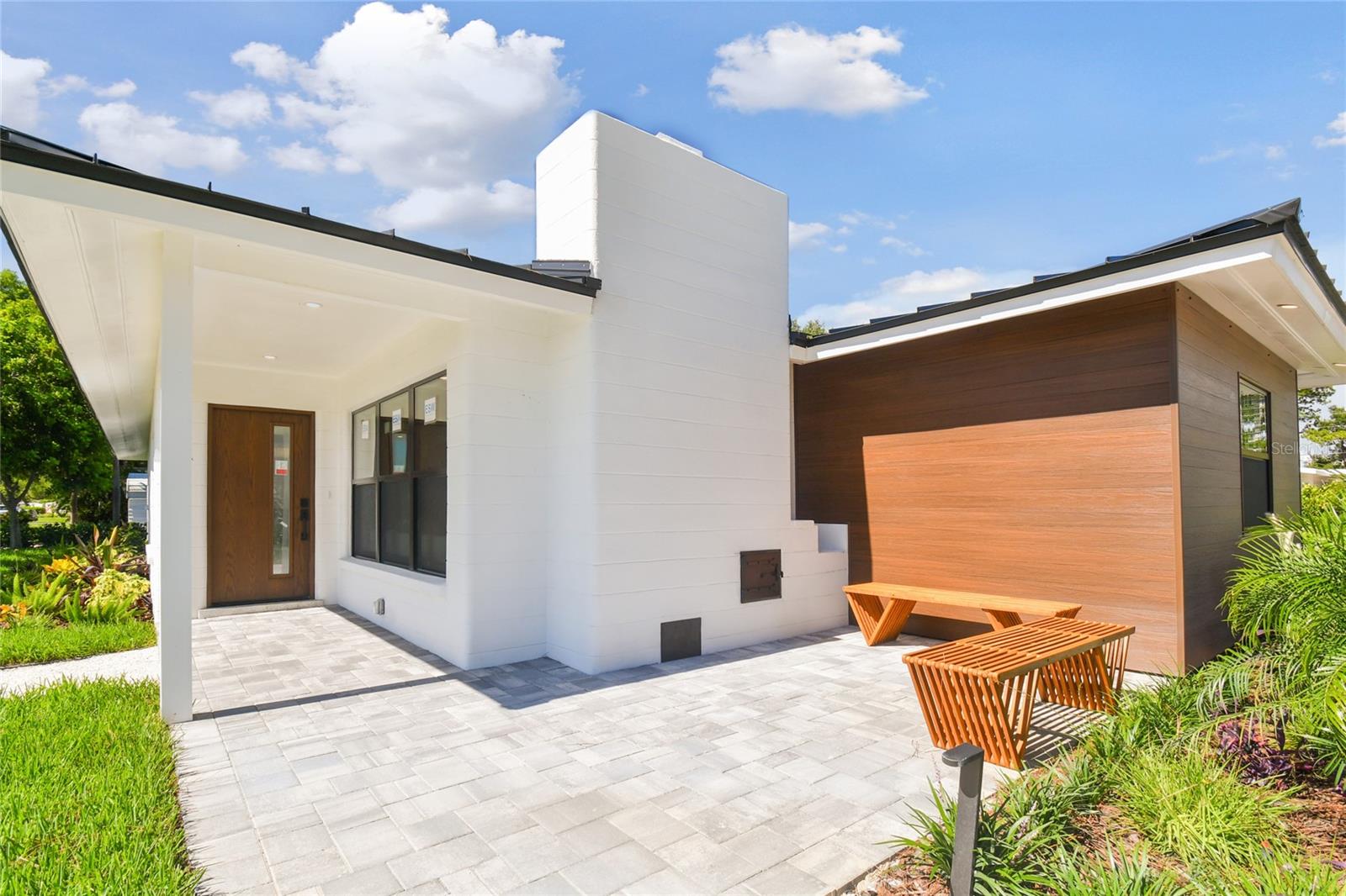 BEACH MANOR - Residential Lease
