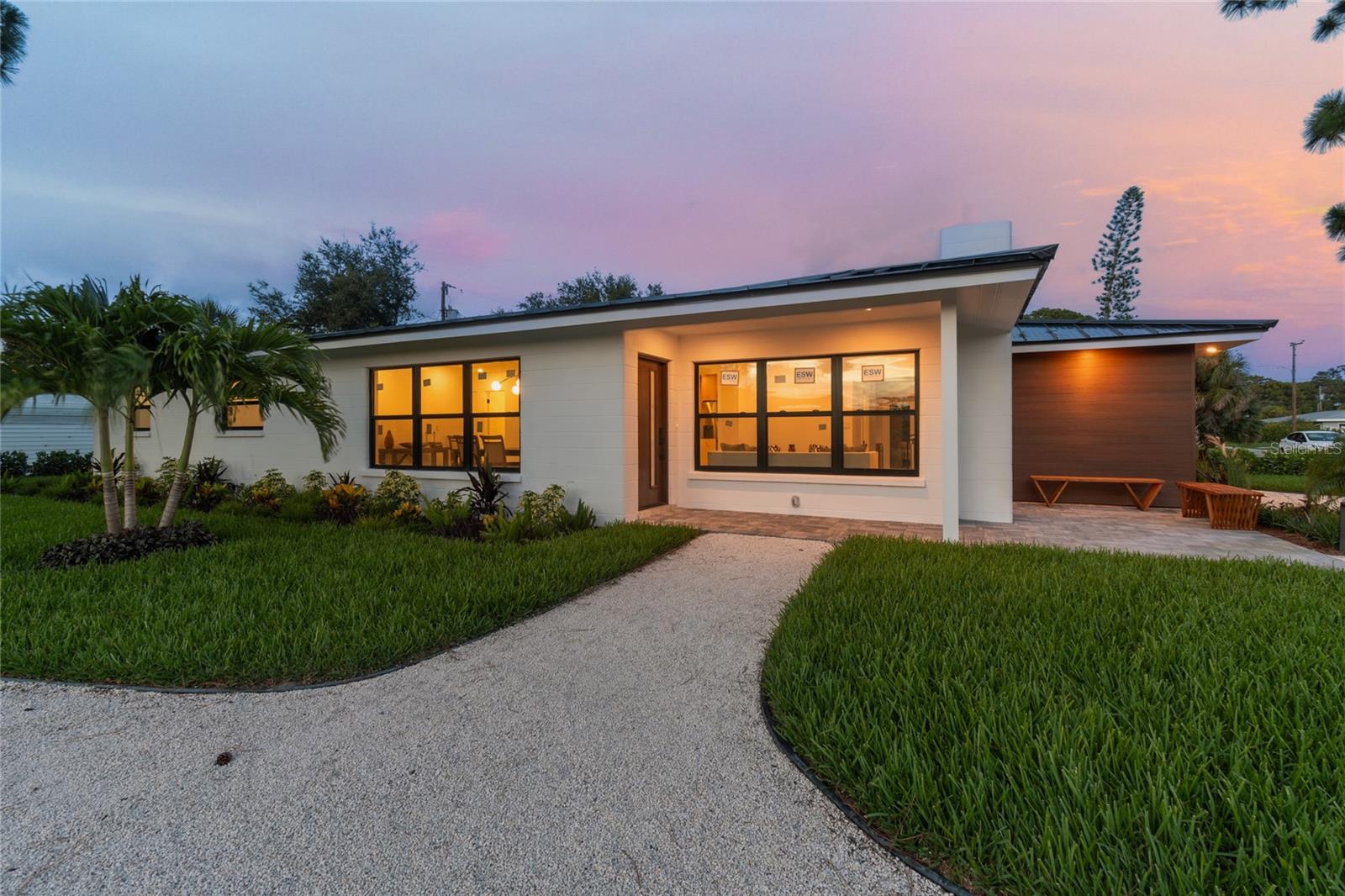 BEACH MANOR - Residential Lease
