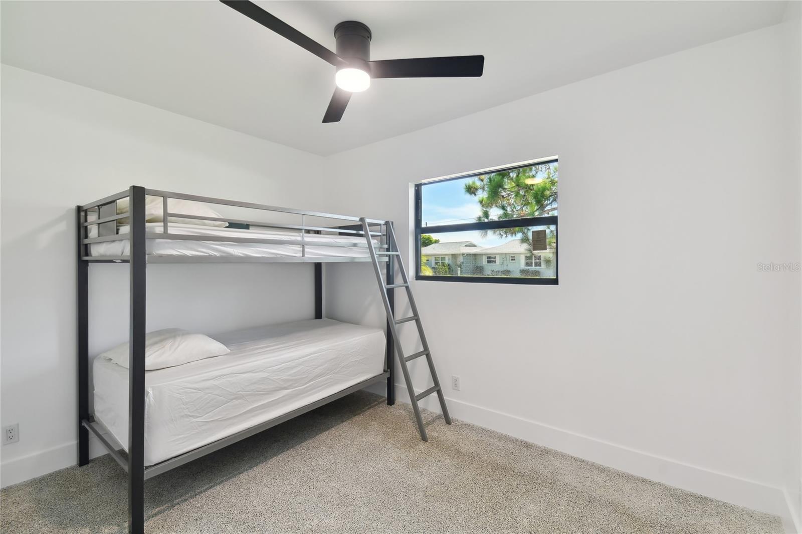 BEACH MANOR - Residential Lease