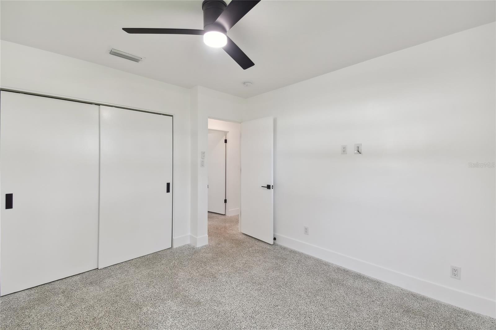 BEACH MANOR - Residential Lease