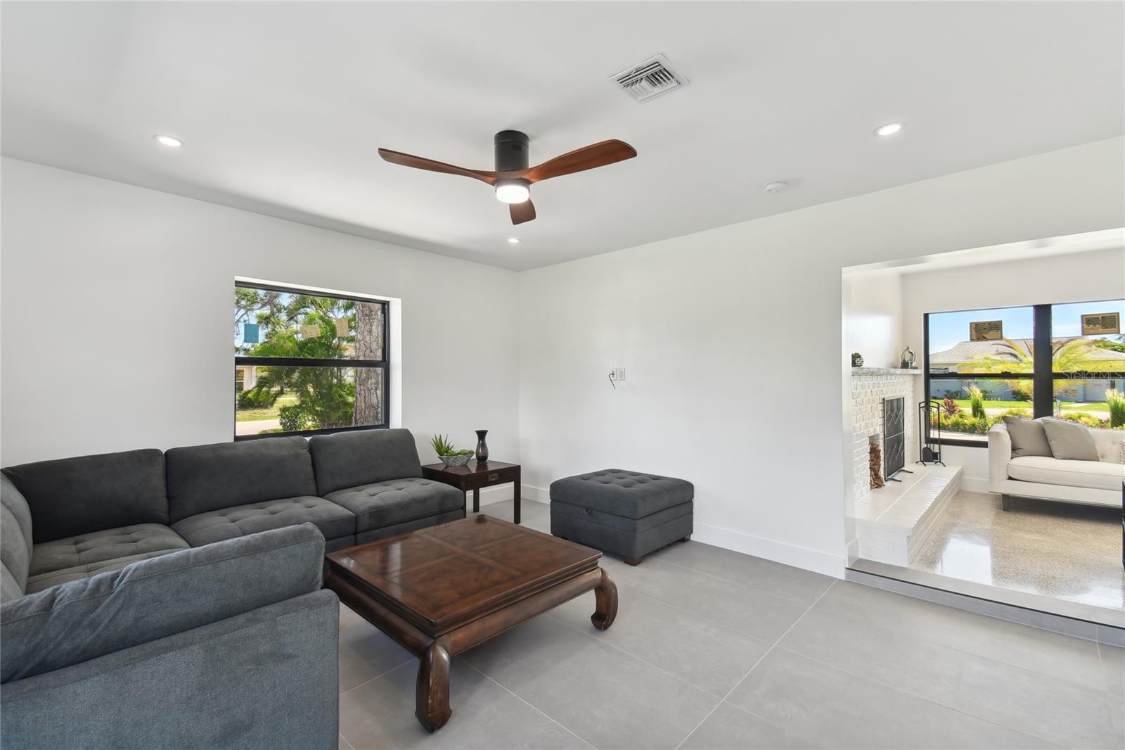 BEACH MANOR - Residential Lease