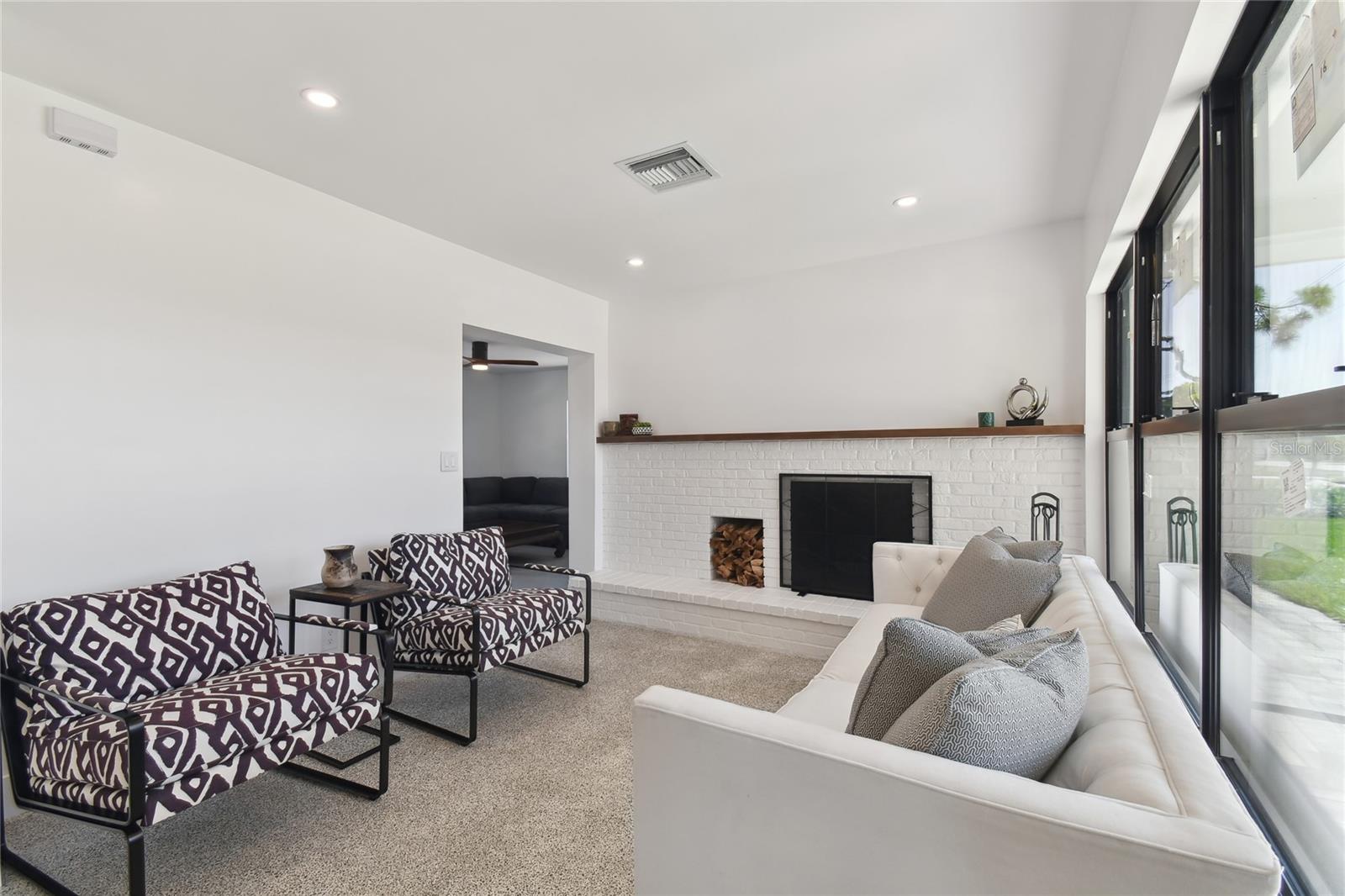 BEACH MANOR - Residential Lease