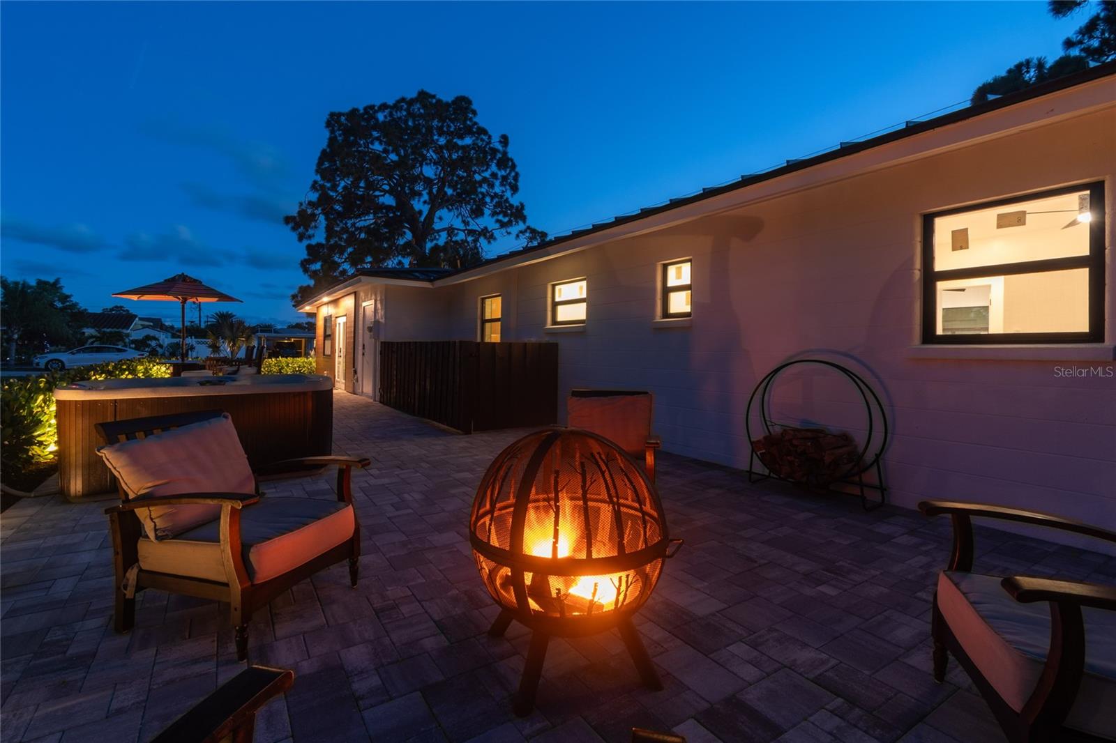 BEACH MANOR - Residential Lease