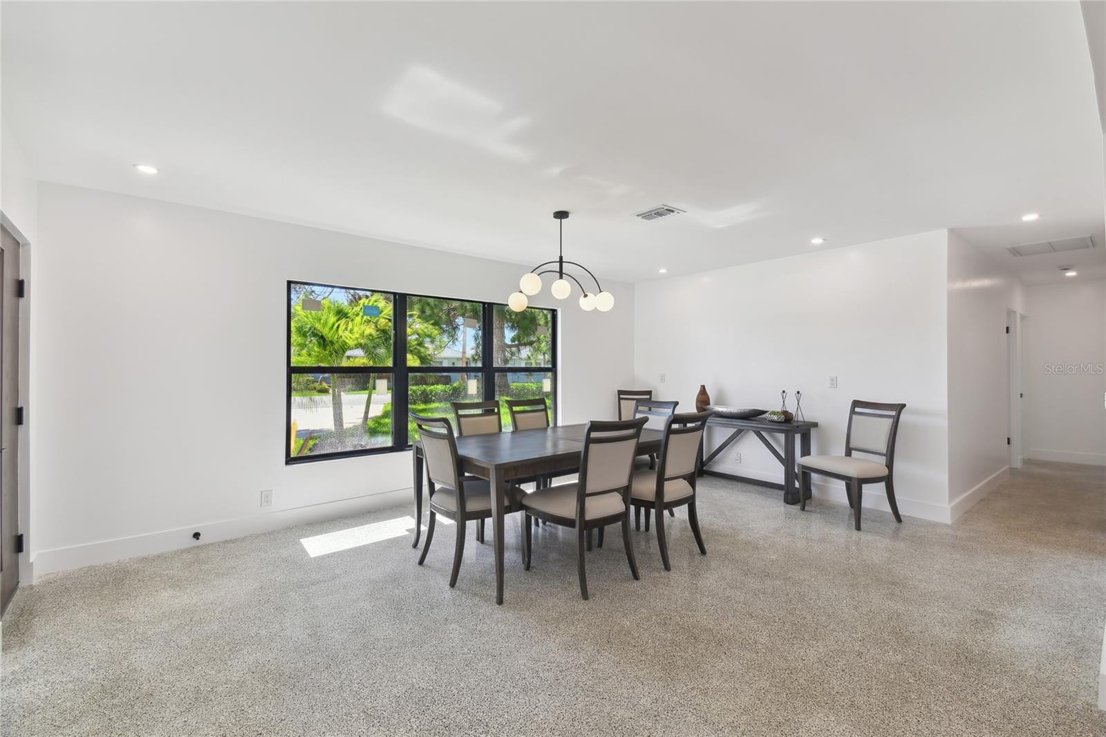BEACH MANOR - Residential Lease