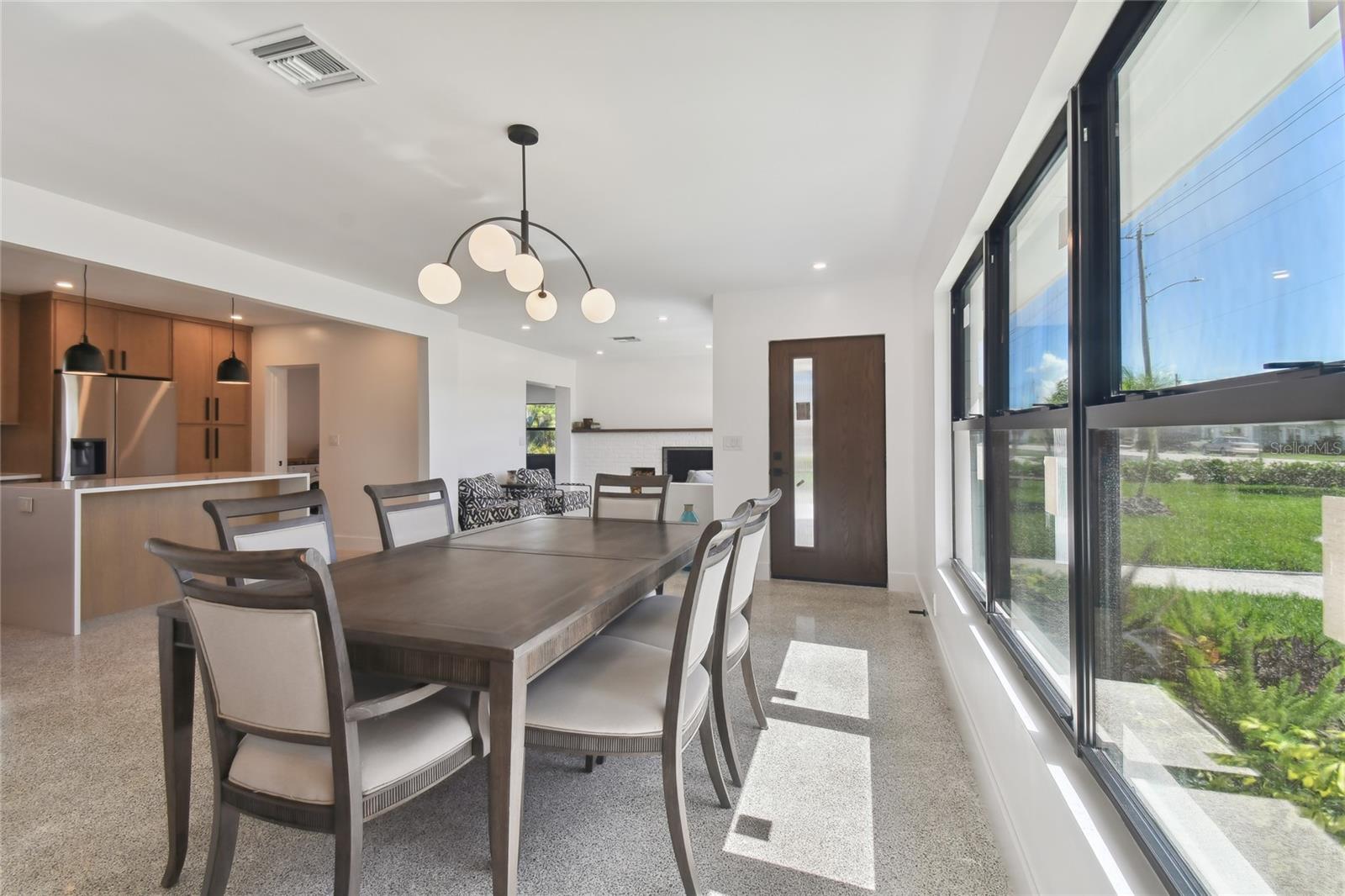 BEACH MANOR - Residential Lease