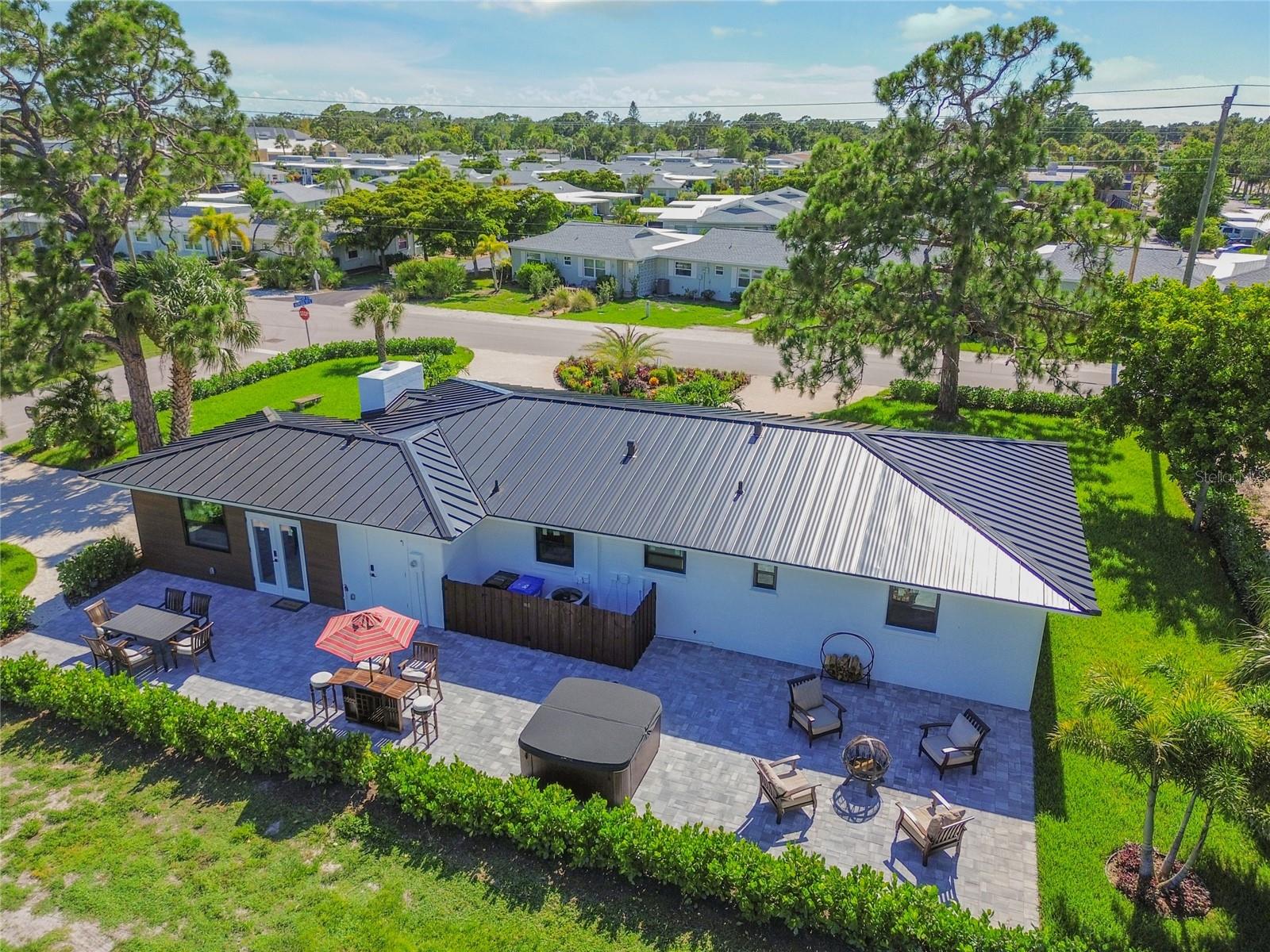BEACH MANOR - Residential Lease