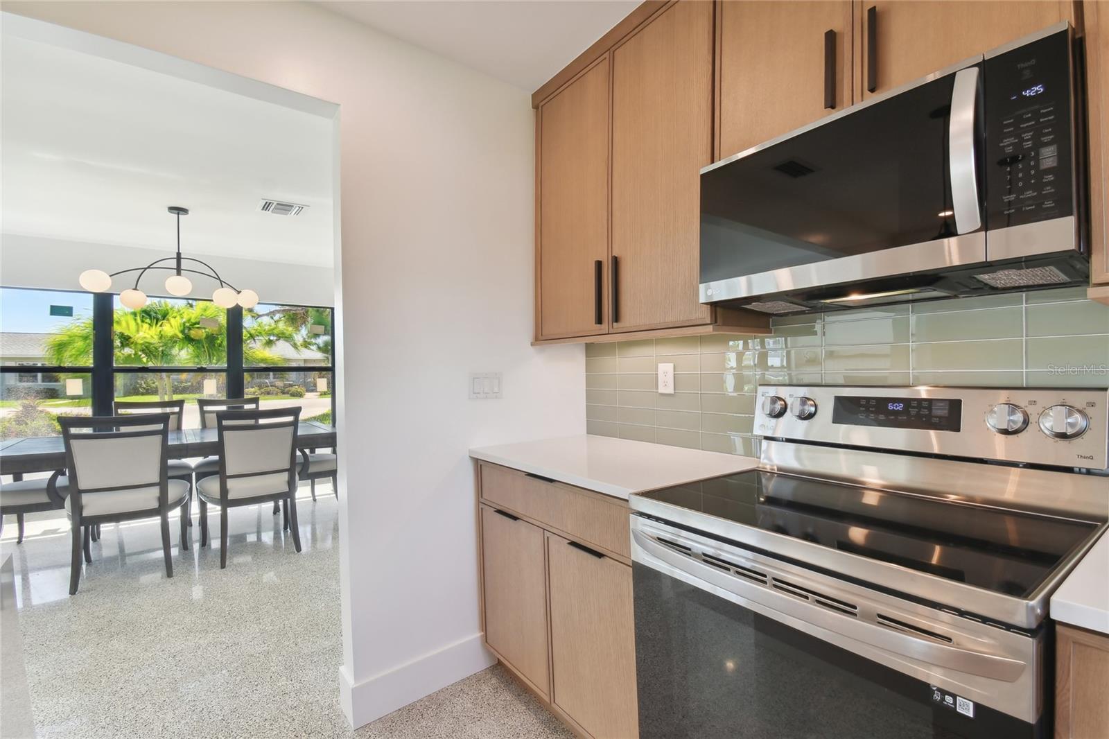 BEACH MANOR - Residential Lease