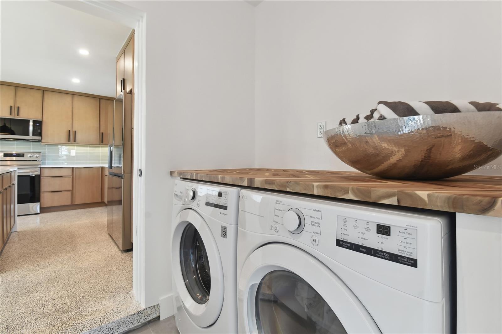 BEACH MANOR - Residential Lease